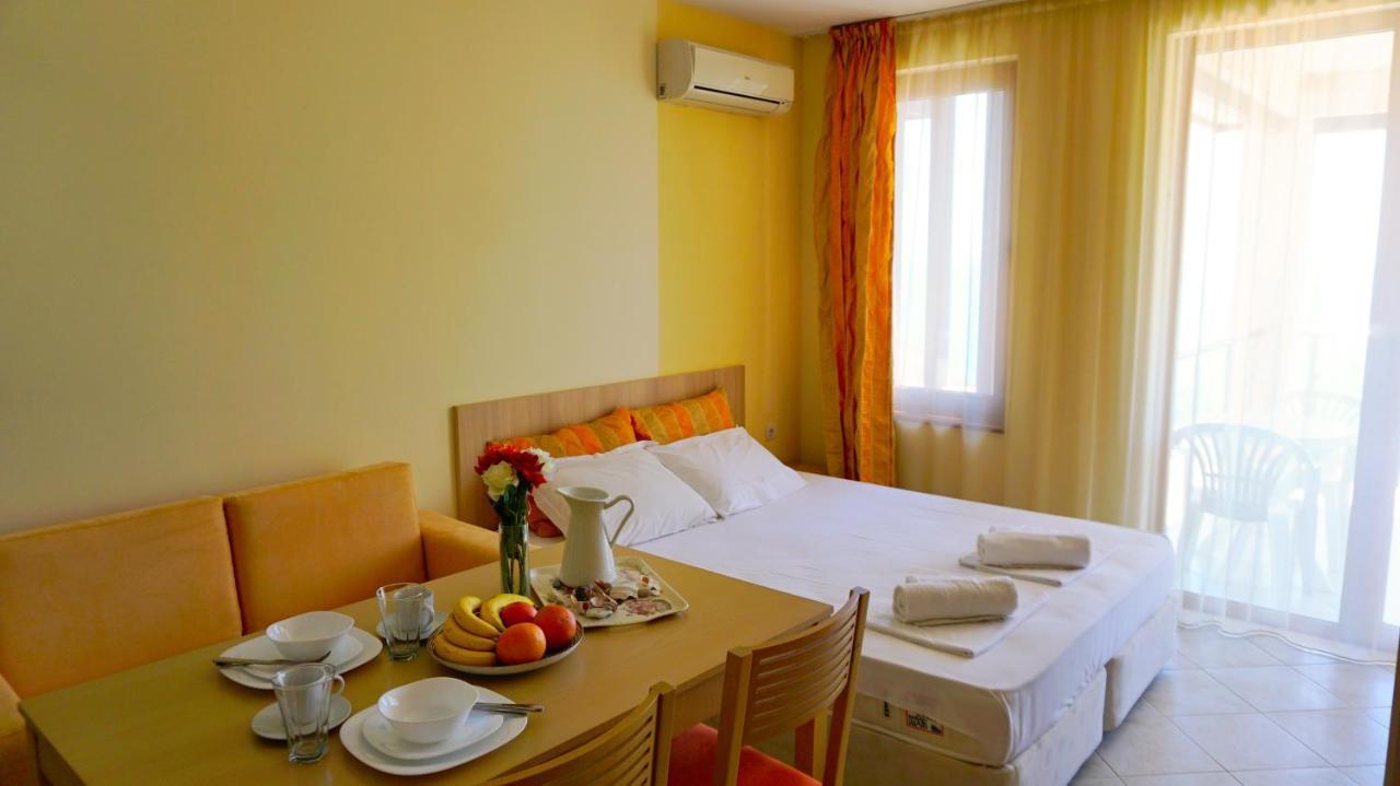 Морски Апартаменти Джулай Морнинг - July Morning Sea View Apartments 卡瓦尔纳 外观 照片
