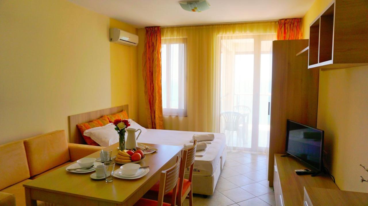 Морски Апартаменти Джулай Морнинг - July Morning Sea View Apartments 卡瓦尔纳 外观 照片