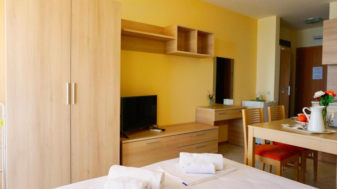 Морски Апартаменти Джулай Морнинг - July Morning Sea View Apartments 卡瓦尔纳 外观 照片
