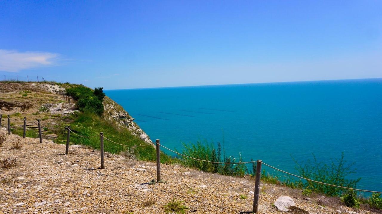 Морски Апартаменти Джулай Морнинг - July Morning Sea View Apartments 卡瓦尔纳 外观 照片