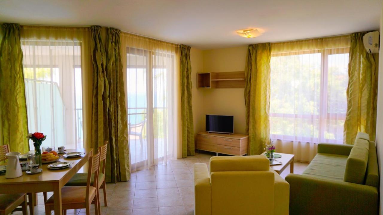 Морски Апартаменти Джулай Морнинг - July Morning Sea View Apartments 卡瓦尔纳 外观 照片