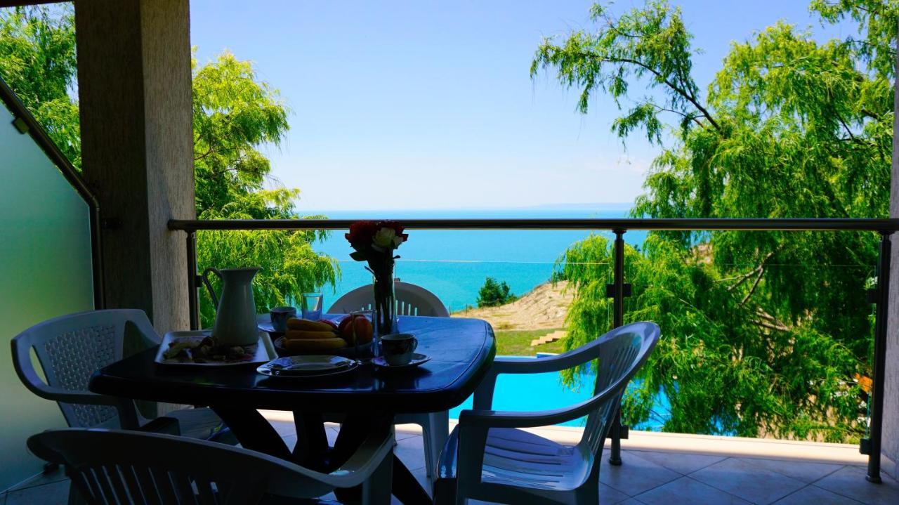 Морски Апартаменти Джулай Морнинг - July Morning Sea View Apartments 卡瓦尔纳 外观 照片