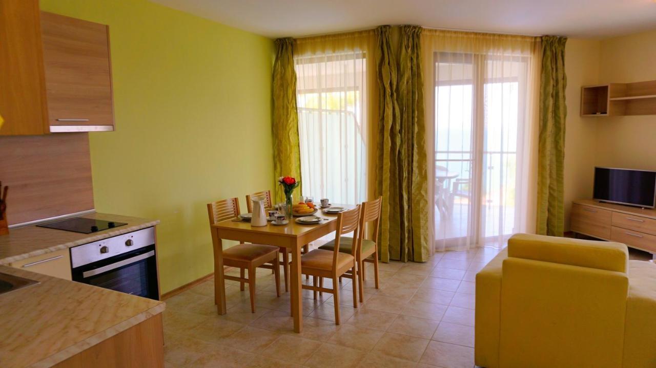 Морски Апартаменти Джулай Морнинг - July Morning Sea View Apartments 卡瓦尔纳 外观 照片